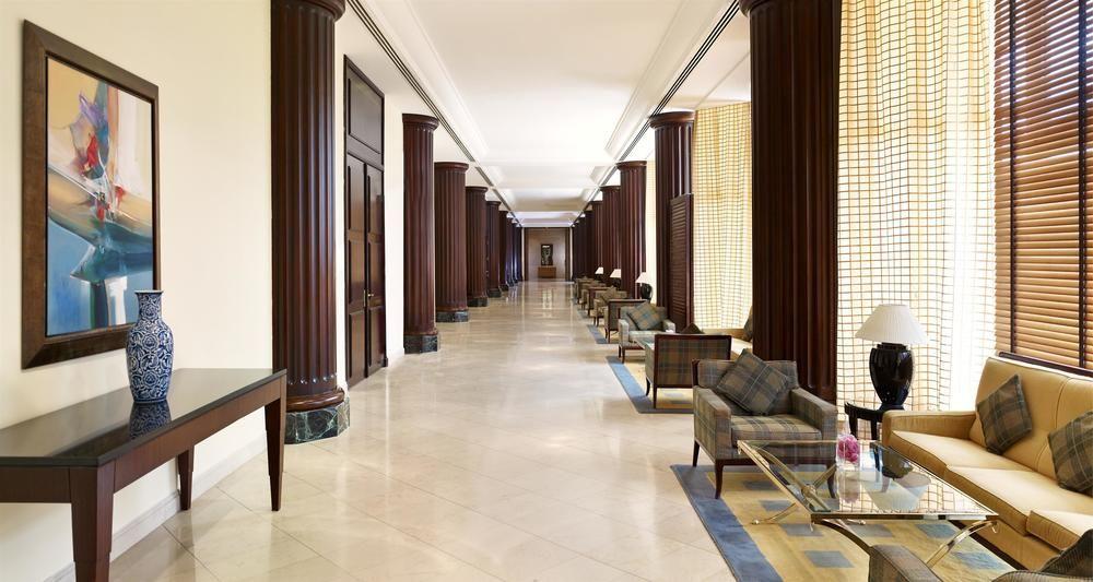 Le Meridien Al Khobar Exterior photo The interior of the hotel