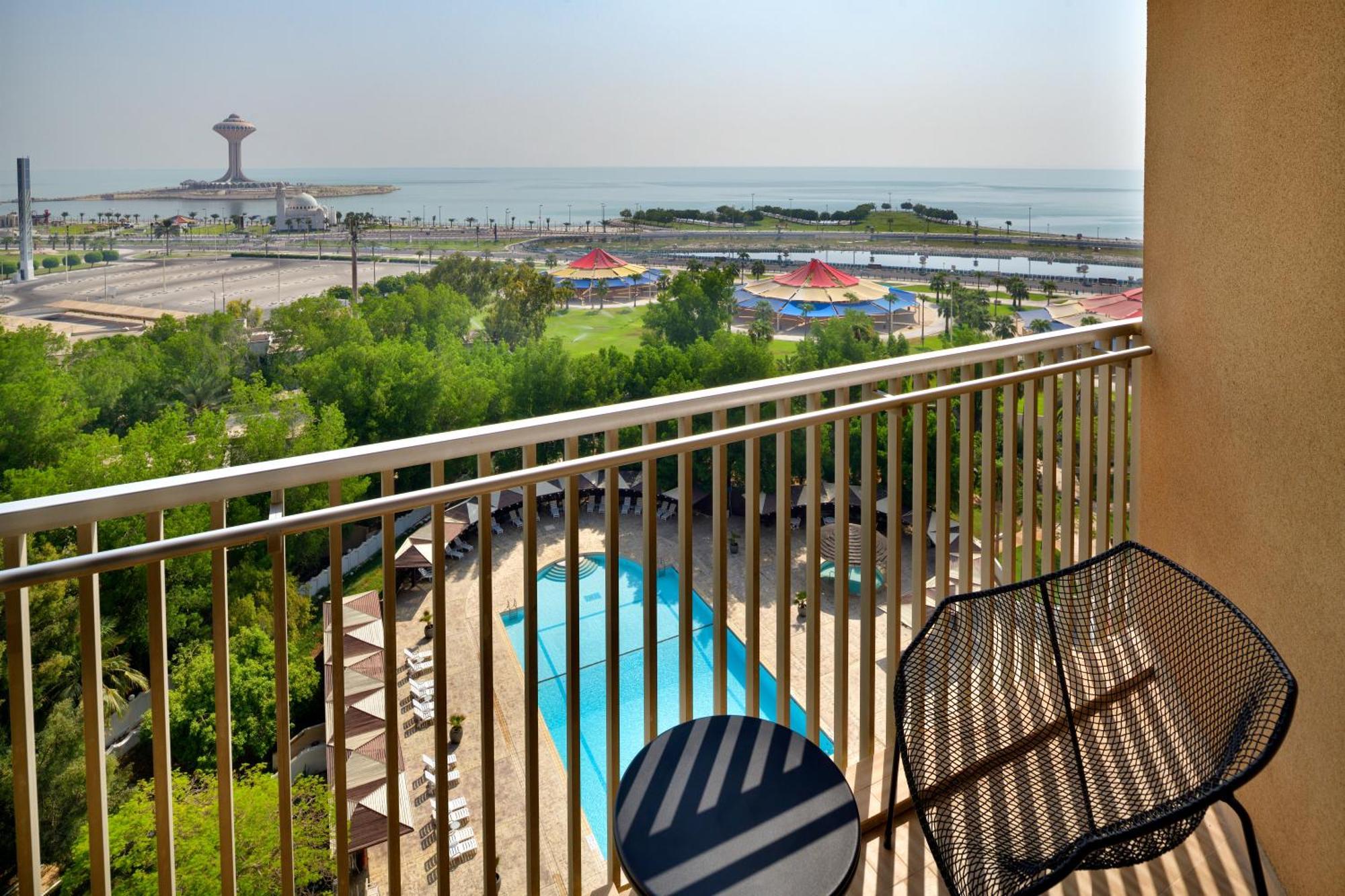 Le Meridien Al Khobar Exterior photo View from a balcony at the Ocean Reef Club
