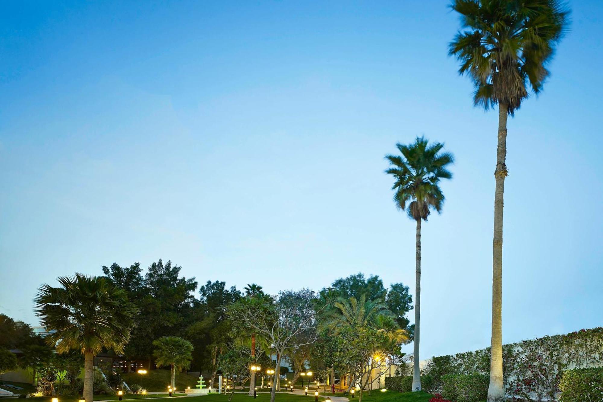 Le Meridien Al Khobar Exterior photo Palm trees at the University of California, Irvine