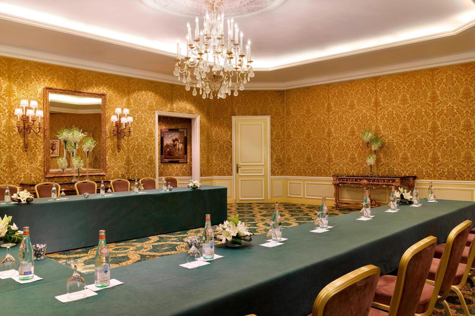 Le Meridien Al Khobar Exterior photo The meeting room of the G7