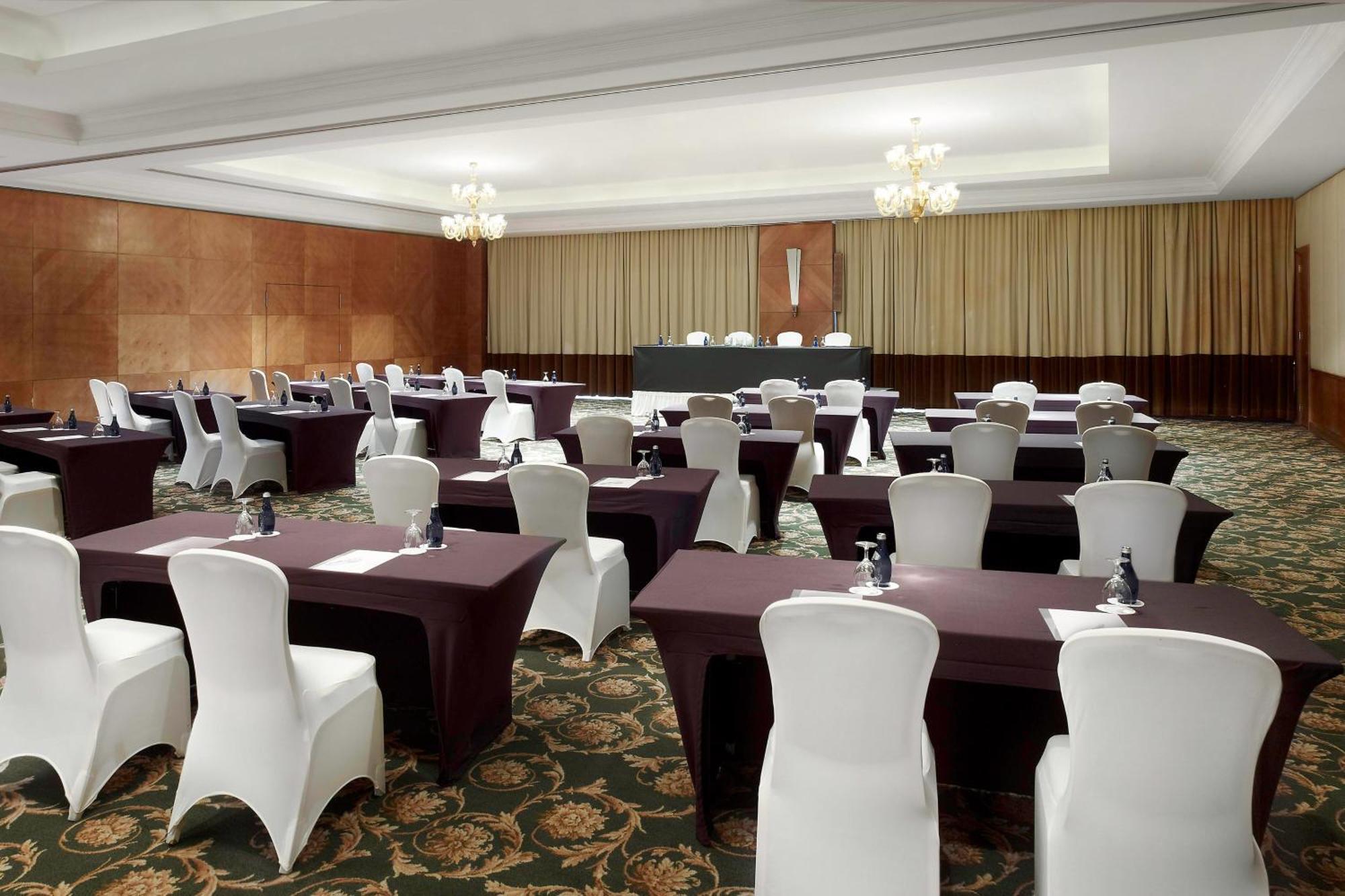 Le Meridien Al Khobar Exterior photo Meeting room