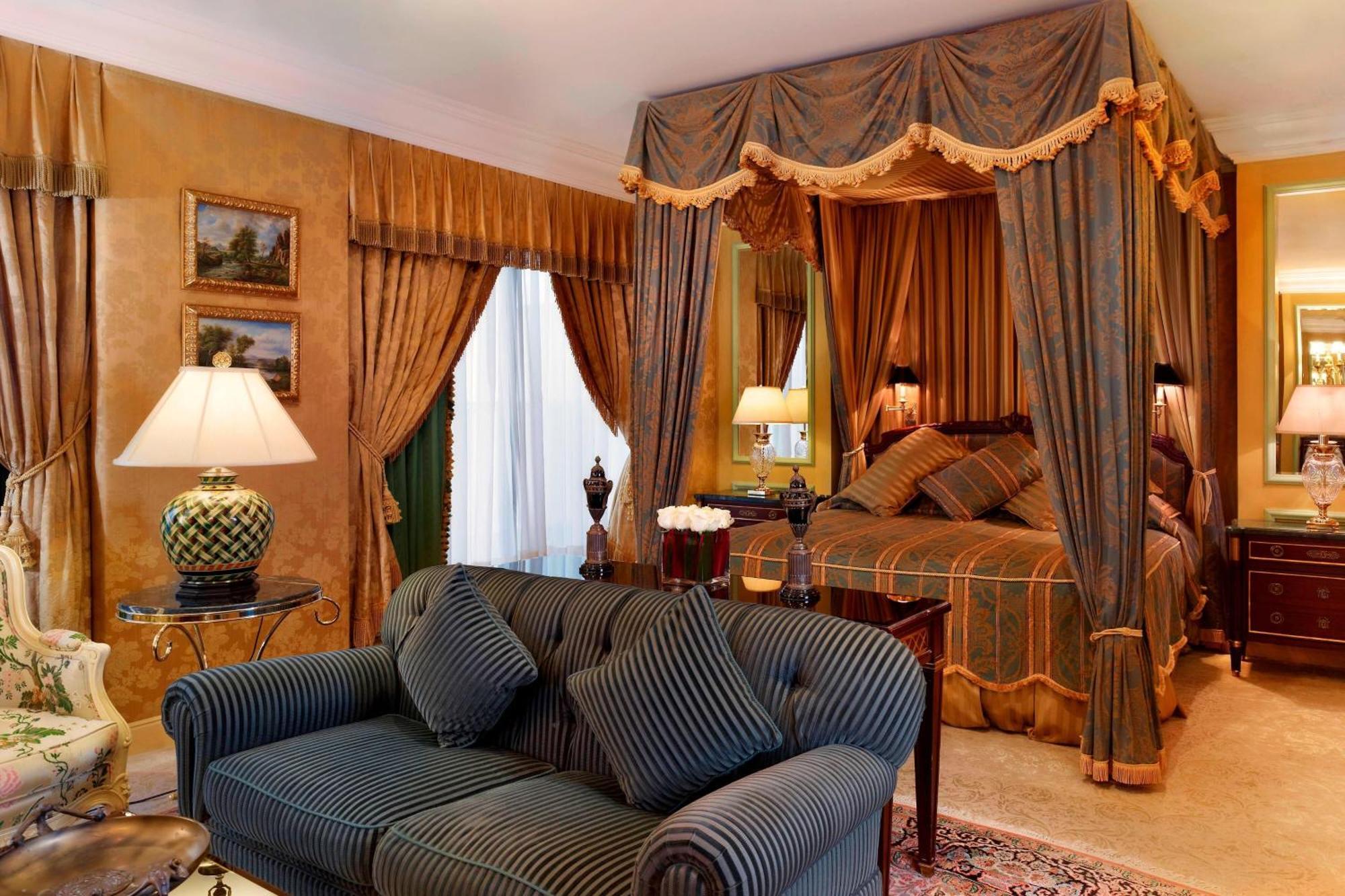 Le Meridien Al Khobar Exterior photo A suite at the hotel