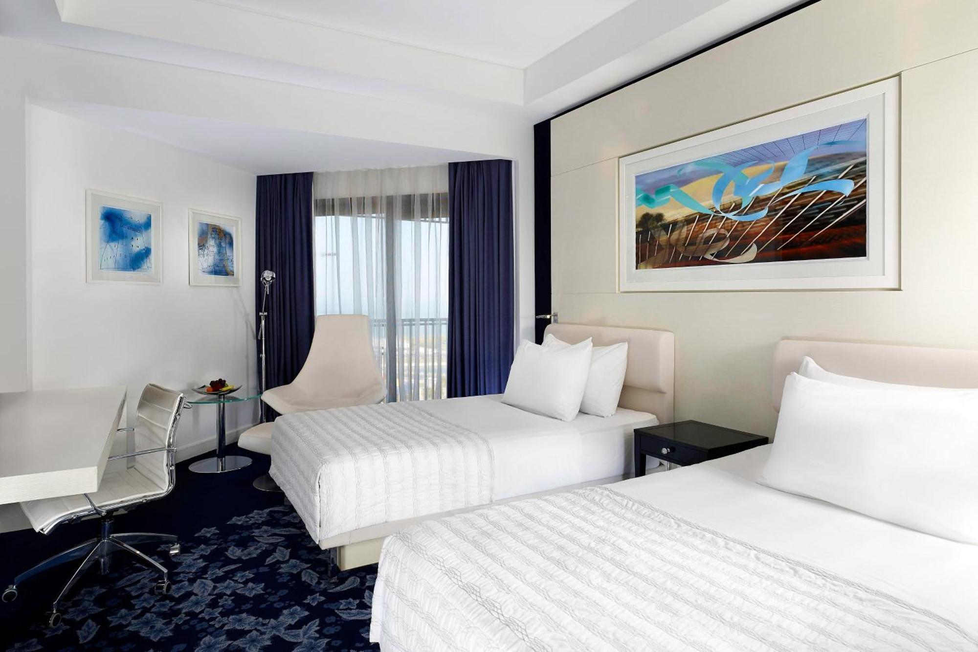 Le Meridien Al Khobar Exterior photo A room at the hotel