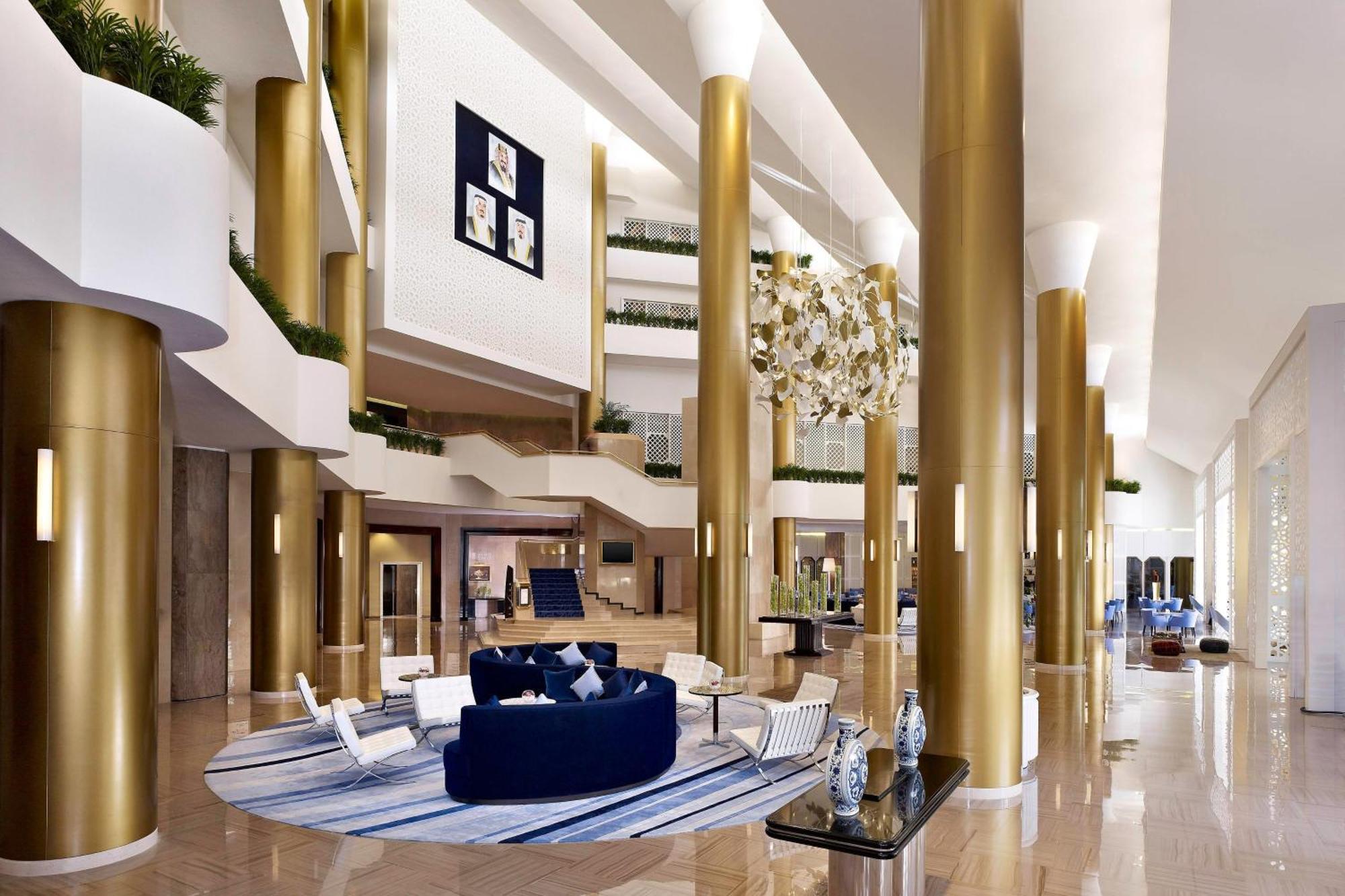 Le Meridien Al Khobar Exterior photo The lobby of the hotel